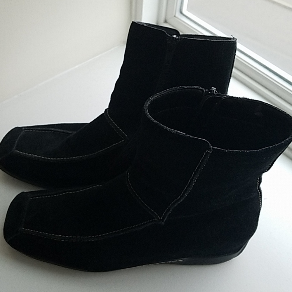 Aerosoles Black Suede Booties